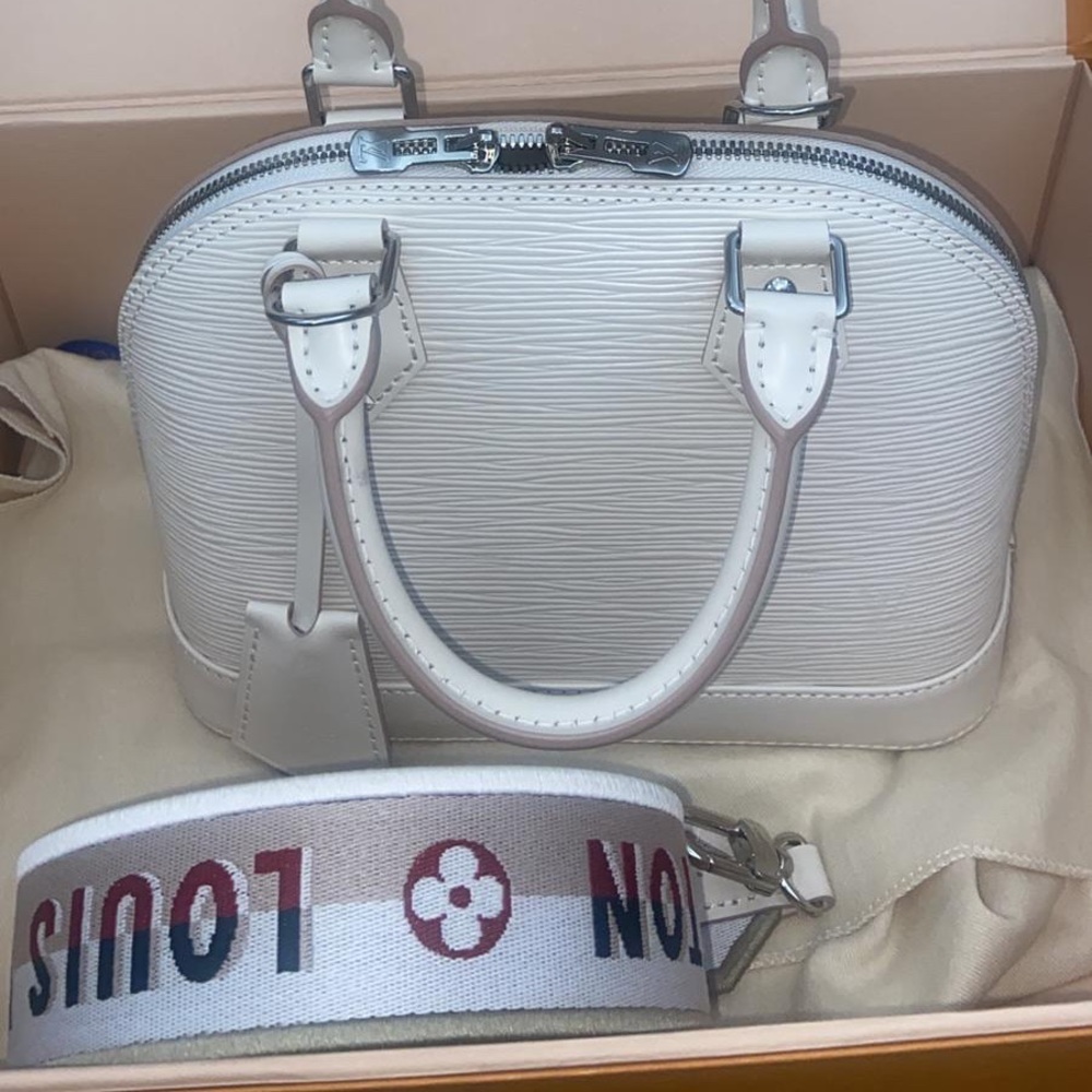 Louis Vuitton Alma BB M58706 - Picture 9 of 12